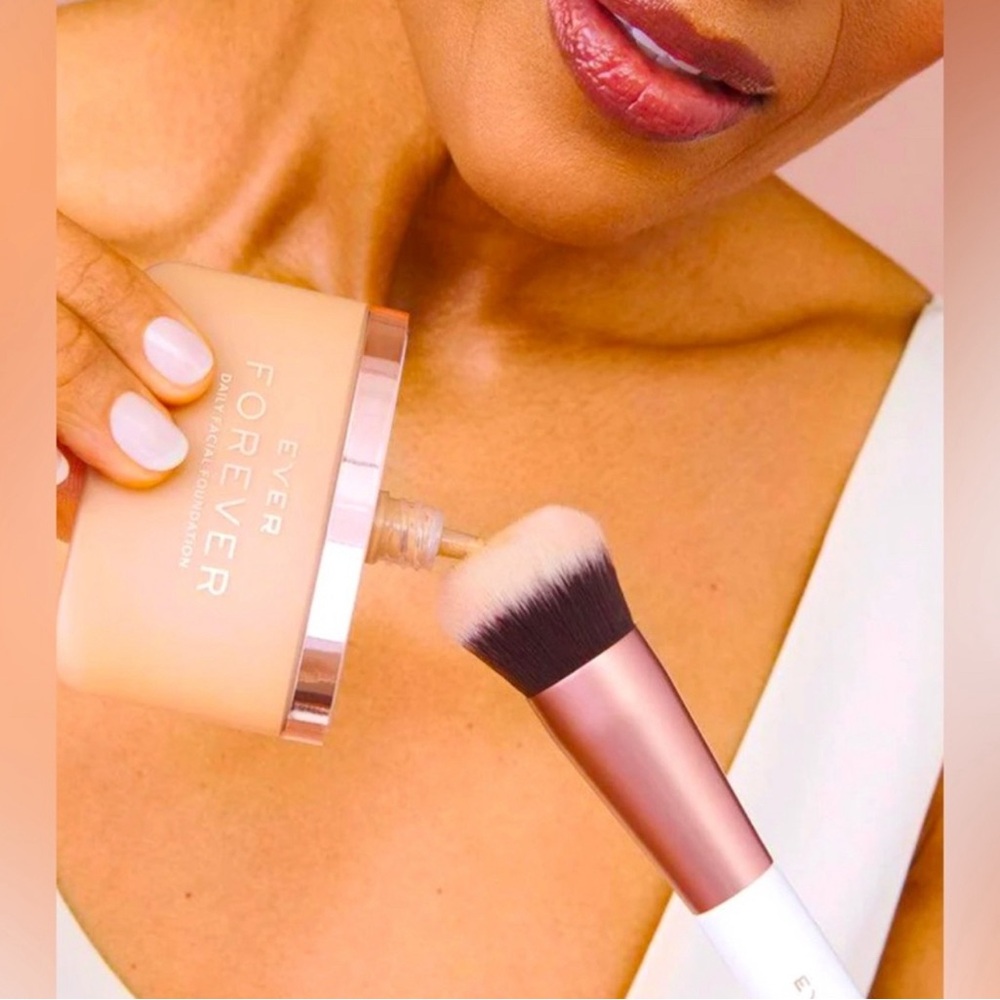 Ever Beauty Multipurpose Hypoallergenic Brush
